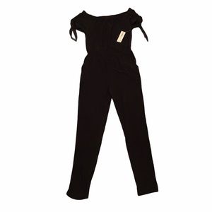 🌺2 for 20🌺 NWT Black off the shoulder jumpsuit